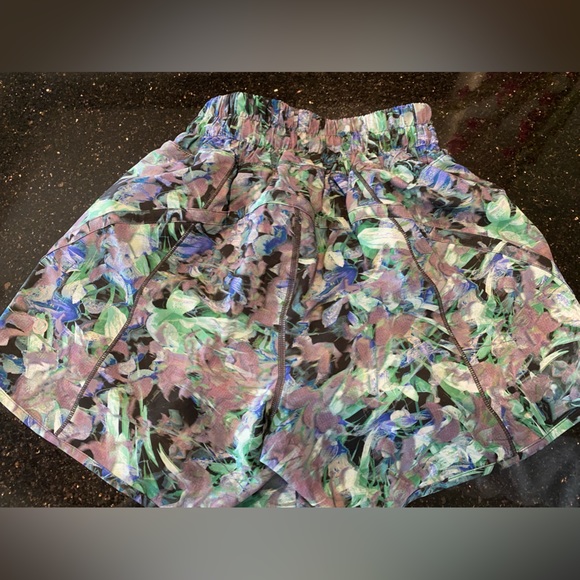 Lululemon shorts - Picture 3 of 4